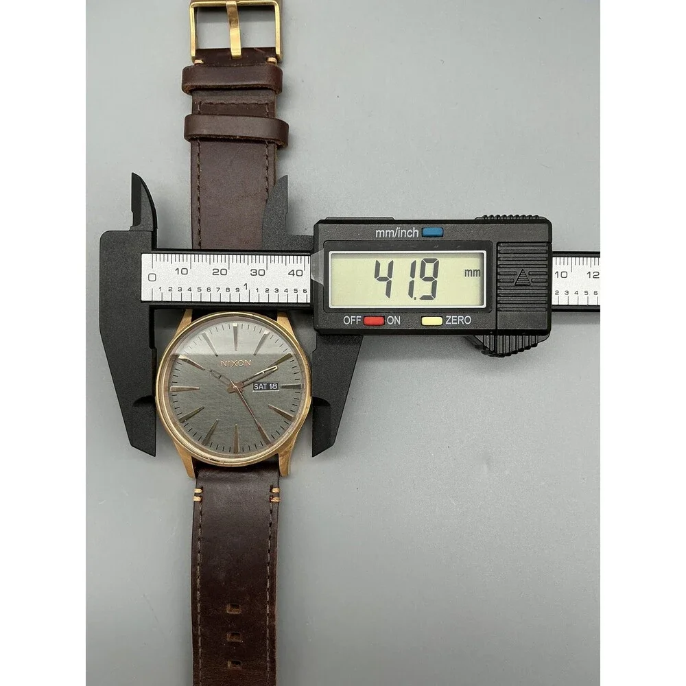 Nixon The Sentry Mens Watch 42mm Gray Dial Brown Leather Day Date New Battery